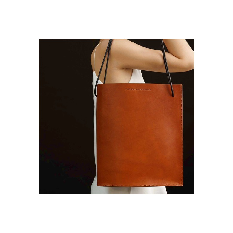 Evelien Vanhooydonck sac bandoulière cognac 2