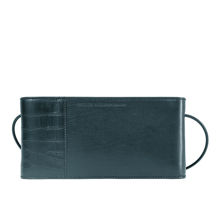 Evelien Vanhooydonck sac porté épaule bleu