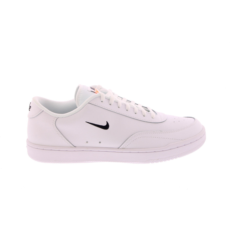 Nike sneakers wit