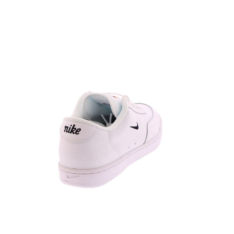 Nike sneakers wit 4