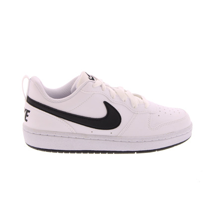Nike sneakers wit