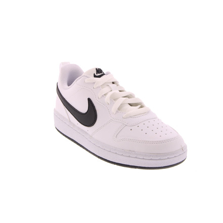 Nike sneakers wit