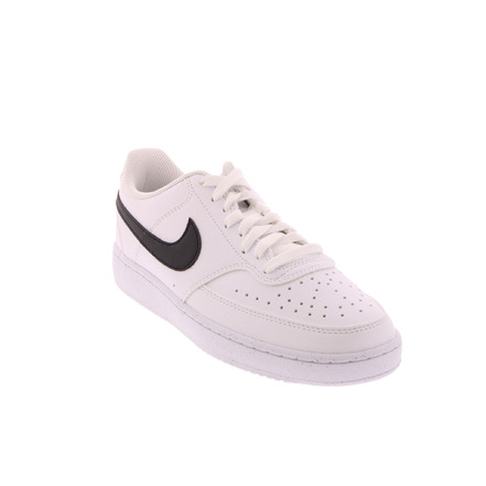 Nike sneakers wit
