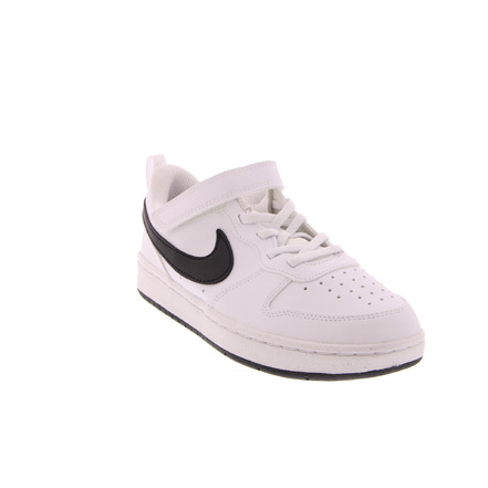 Nike sneakers wit