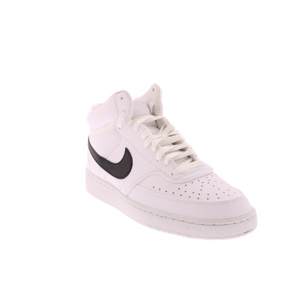 Nike sneakers wit