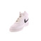 Nike sneakers wit 3