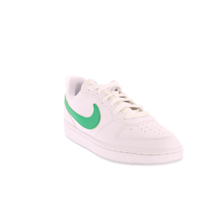 Nike sneakers wit