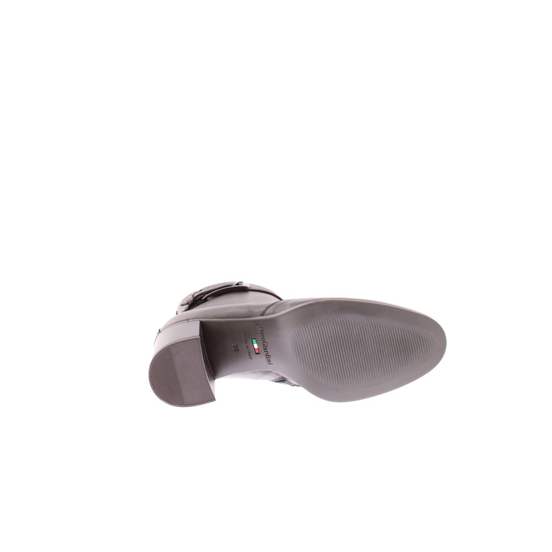 Nero Giardini enkellaarsjes brons 5