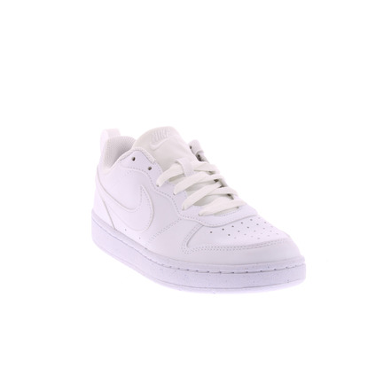 Nike sneakers wit