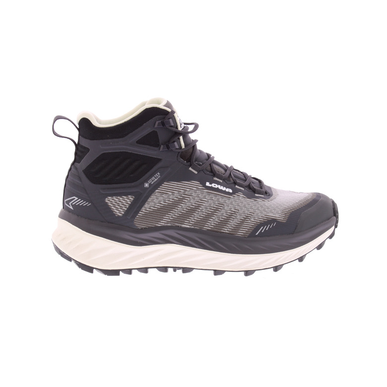 Lowa sports shoes black