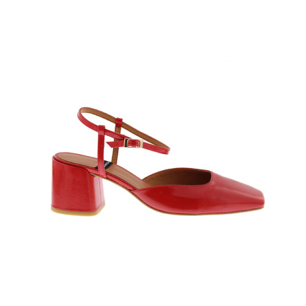 Angel Alarcon pumps red