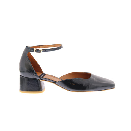 Angel Alarcon pumps green