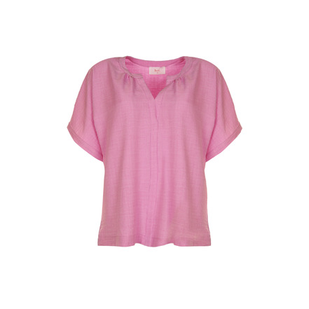 Her blouse roze