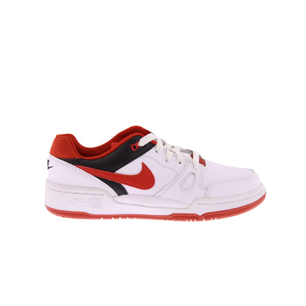 Nike sneakers wit