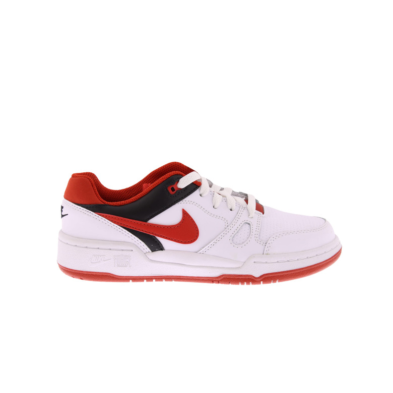 Nike sneakers wit