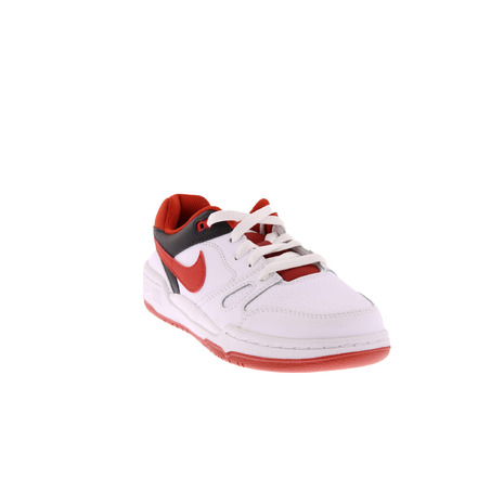 Nike sneakers wit