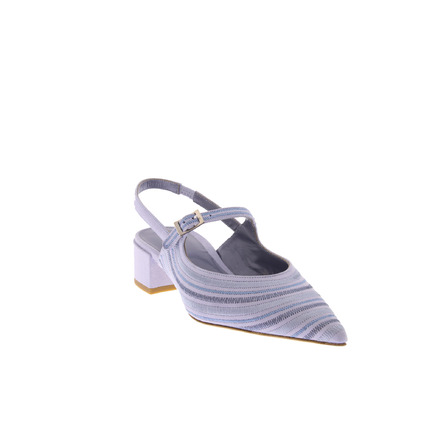 Sam Reychler pumps blue