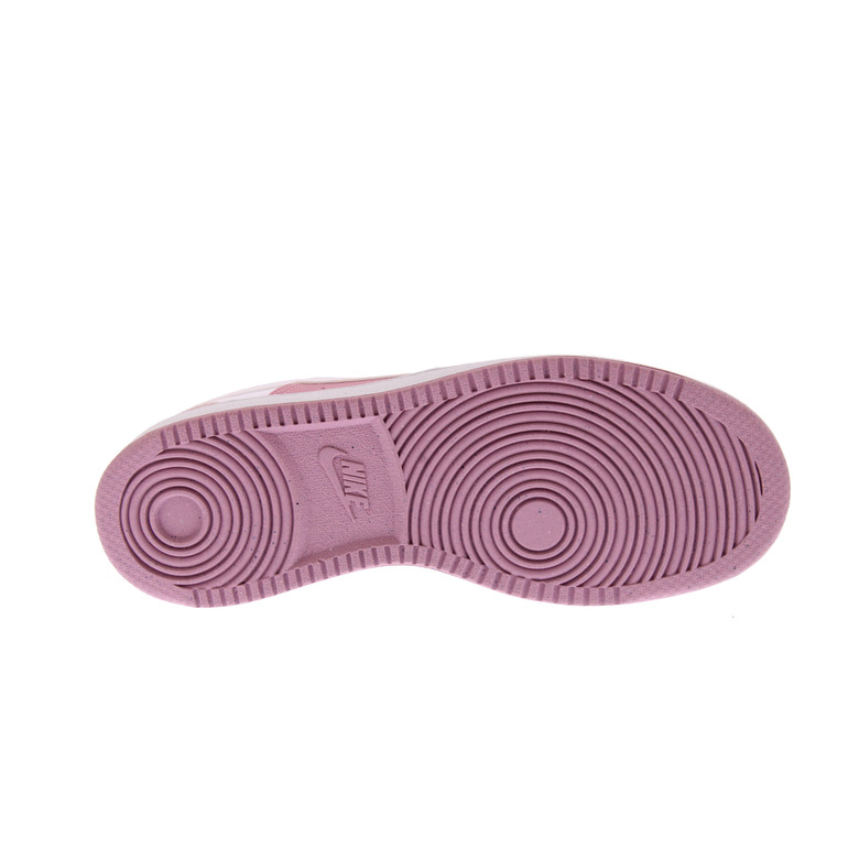 Nike sneakers rose 5