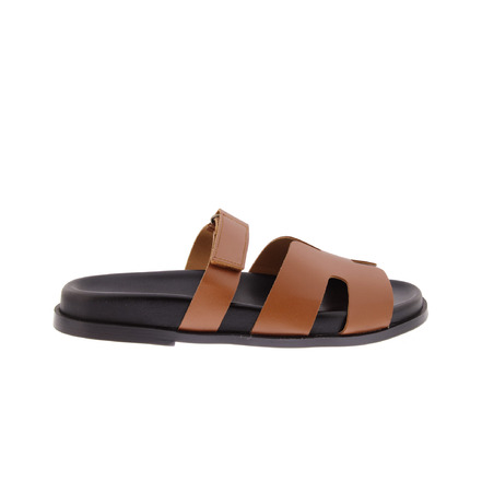 Atelier 04 thong slippers cognac