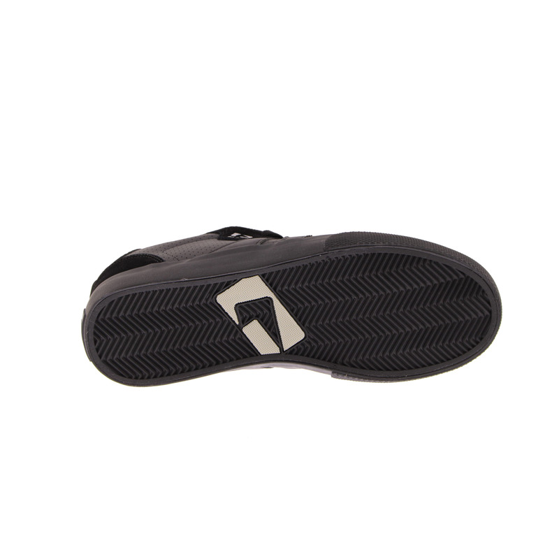 Globe sneakers black 5