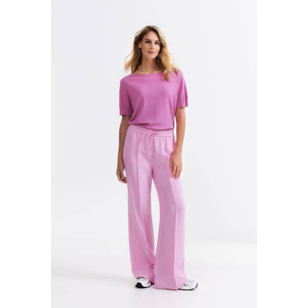 Her broek roze