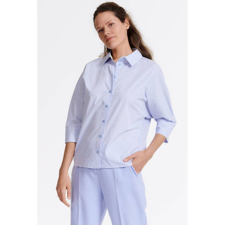 Her blouse blauw