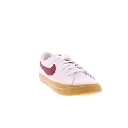 Nike sneakers wit