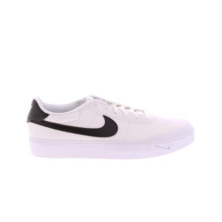 Nike sneakers wit