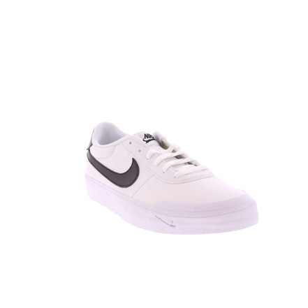 Nike sneakers wit