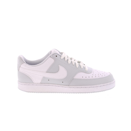Nike sneakers wit