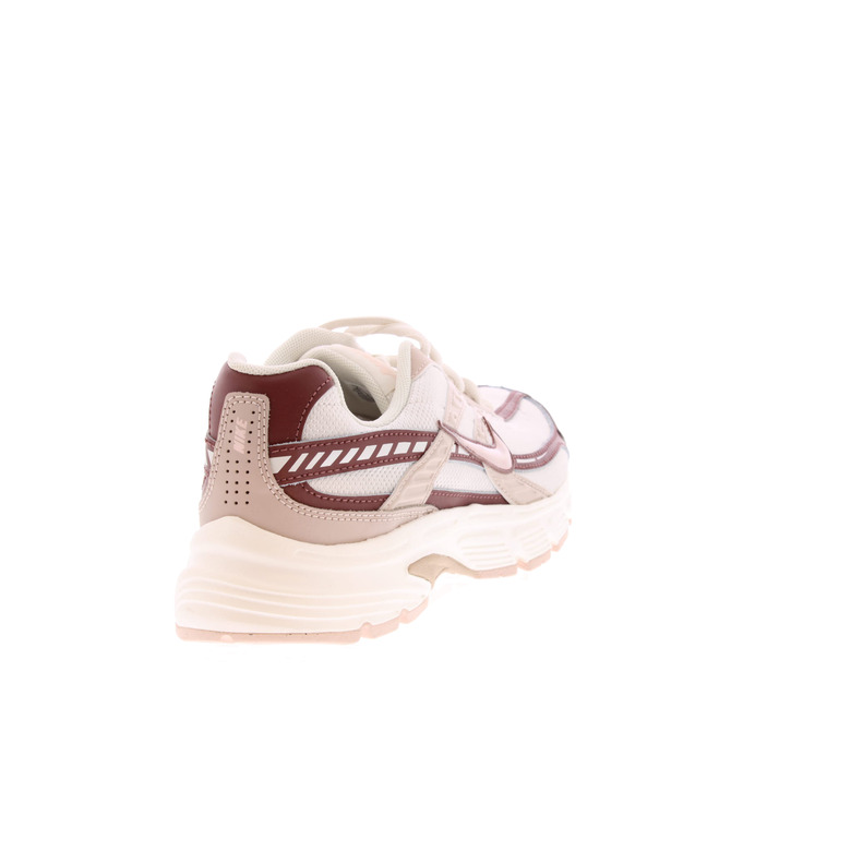 Nike sneakers rose 4