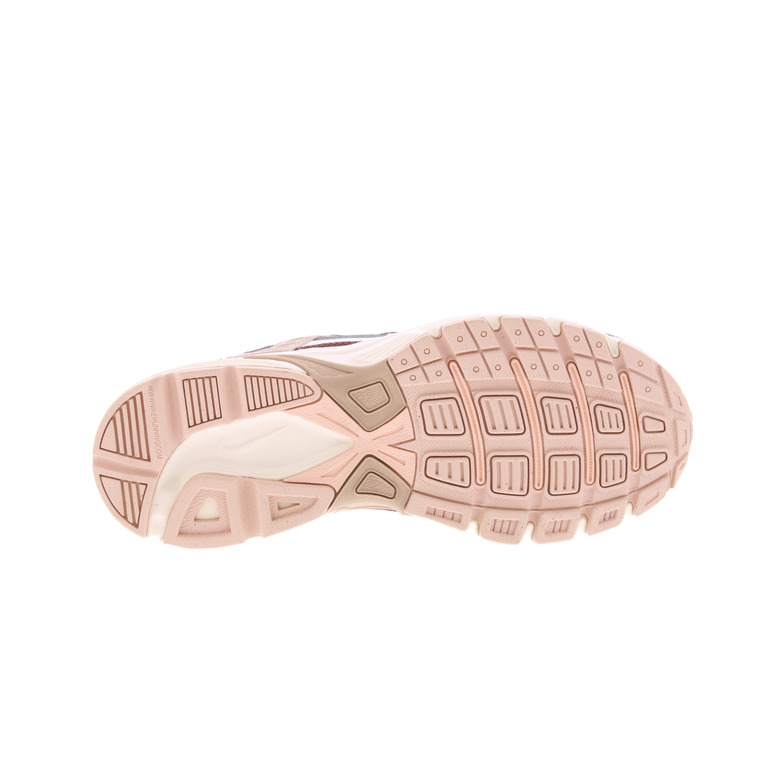 Nike sneakers rose 5