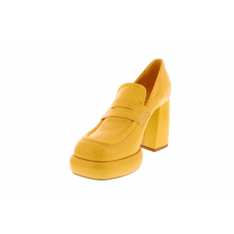 Curiosite mocassins geel 3
