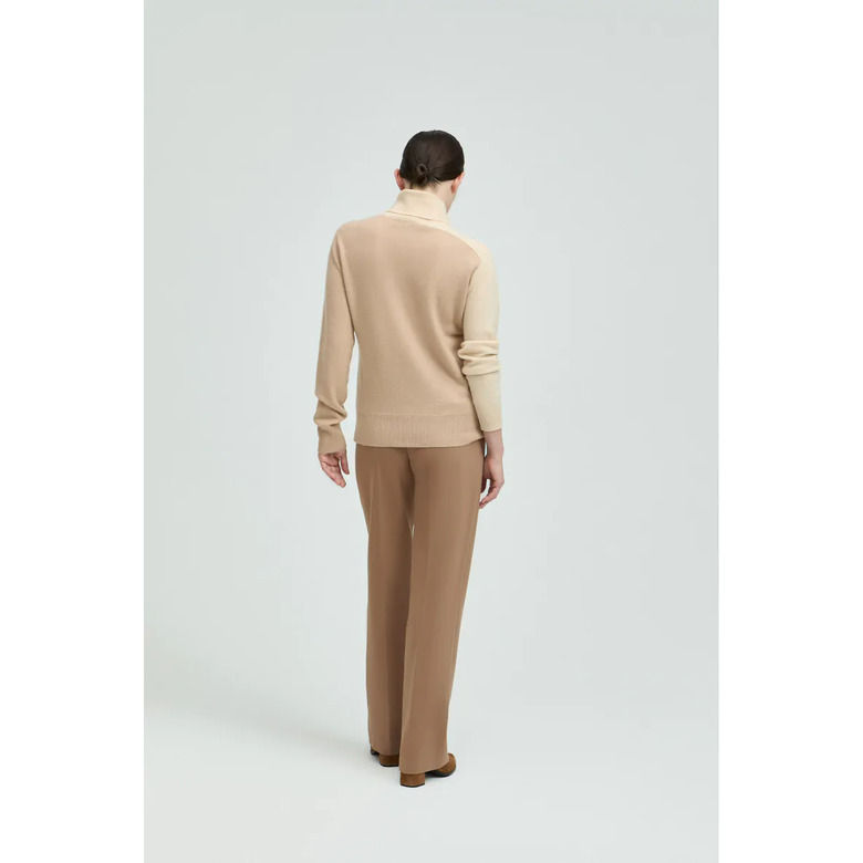 Xandres hose camel 3