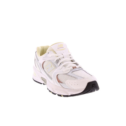 New Balance sneakers wit