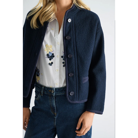 Marie Mero veste bleu