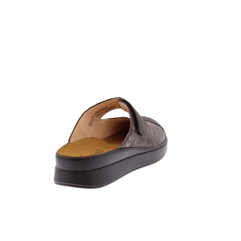 Think! thong slippers brown 4