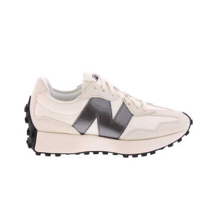 New Balance sneakers wit