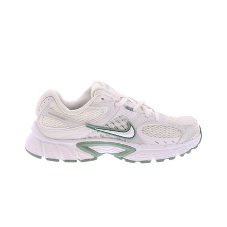 Nike sneakers white