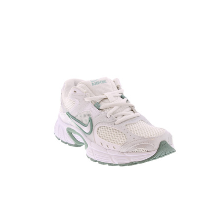 Nike sneakers white