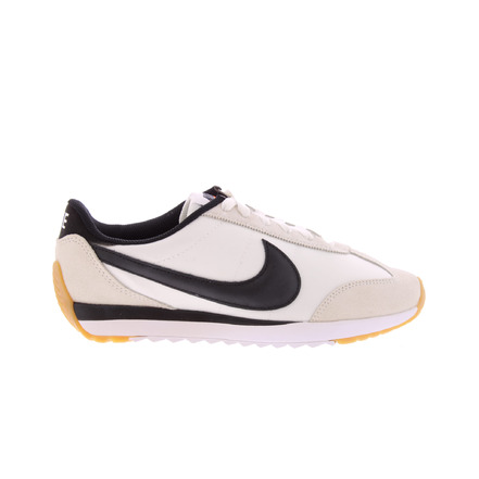 Nike sneakers white