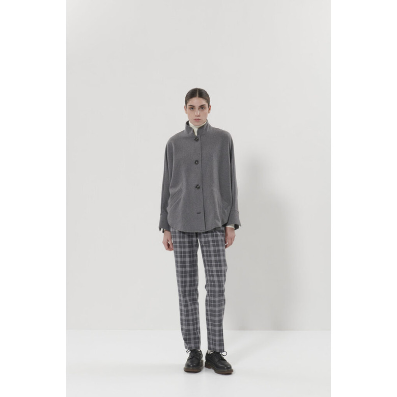 Anna Seravalli veste gris 2