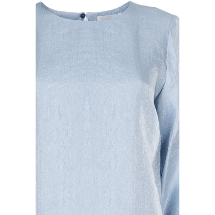 Her blouse blauw