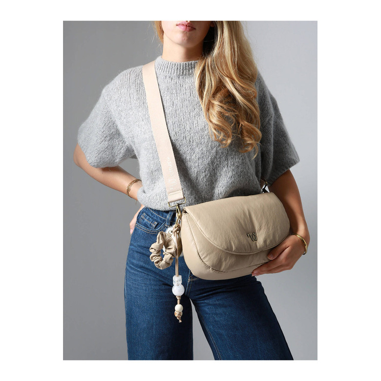 Woomen Vegan crossbody lightbrown 4