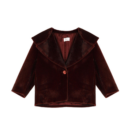 Her vest bordeaux