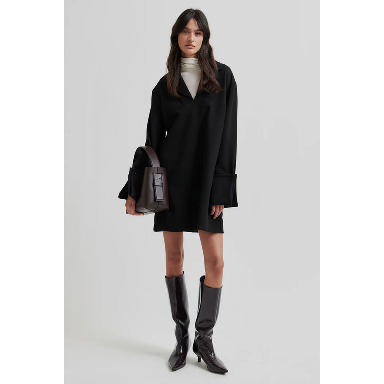Second Female robe noir 2