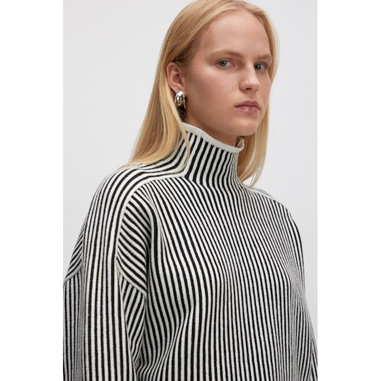 Edited sweater black 2