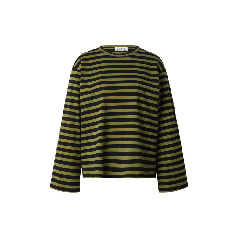 Edited sweater green 1