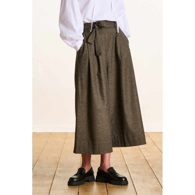 La Fee Maraboutee hose grÜn 2