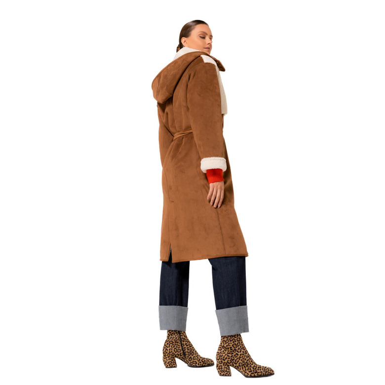 Caroline Biss mantel cognac 3